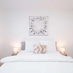 Uno - Nordic Chic & Views Apartman Pozsony