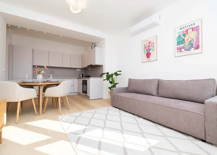 Daire Uno - Nordic Chic & Views