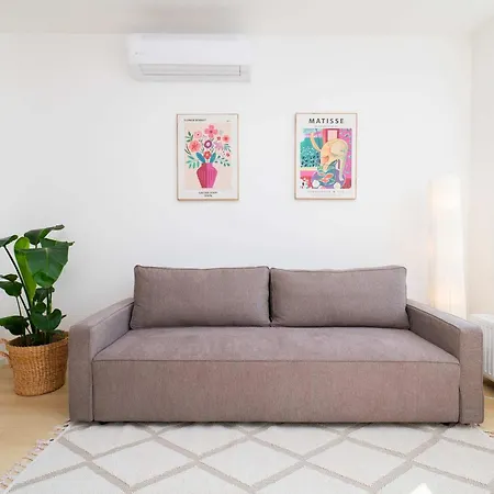 Uno - Nordic Chic & Views Апартаменти *